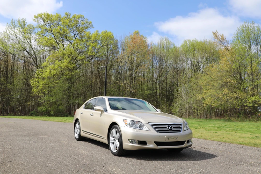 2011 Lexus LS 4th Gen - Image 19 of 31