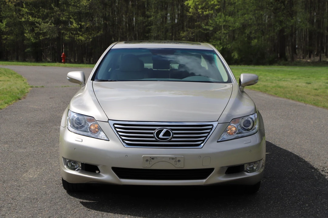 2011 Lexus LS 4th Gen - Image 12 of 31