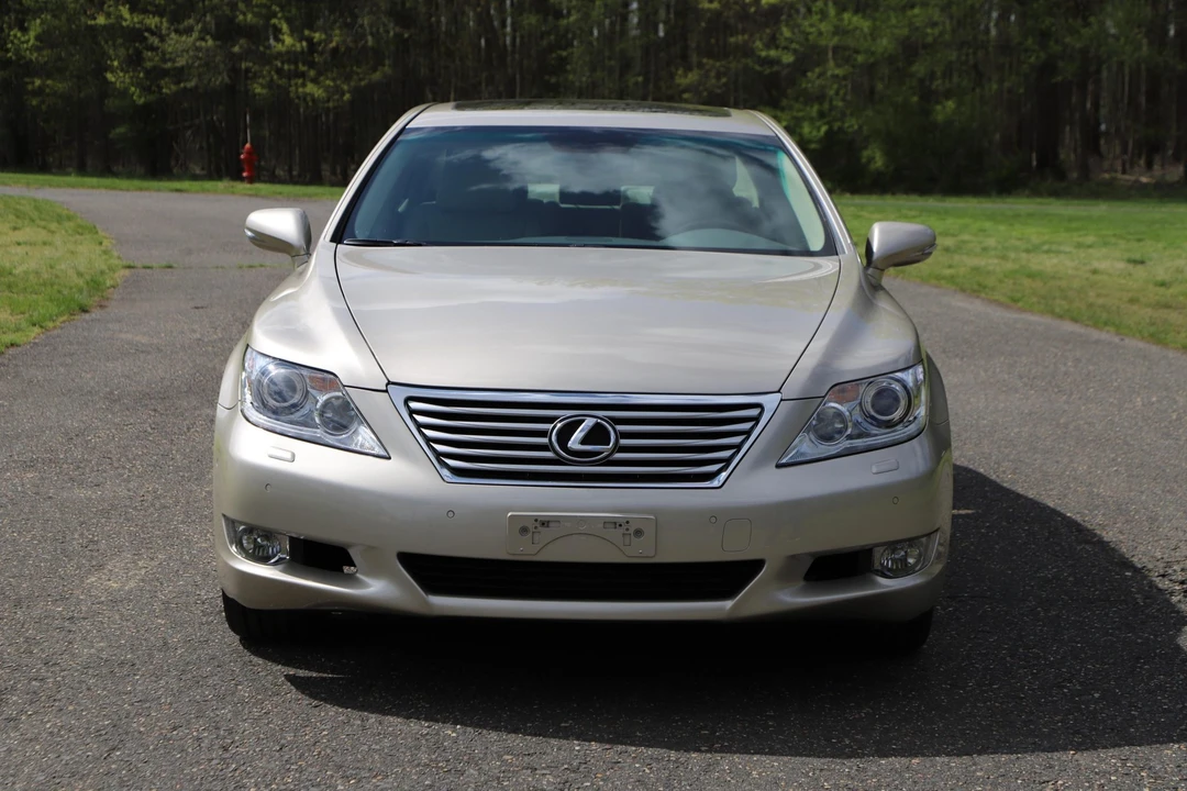 2011 Lexus LS 4th Gen - Image 14 of 31