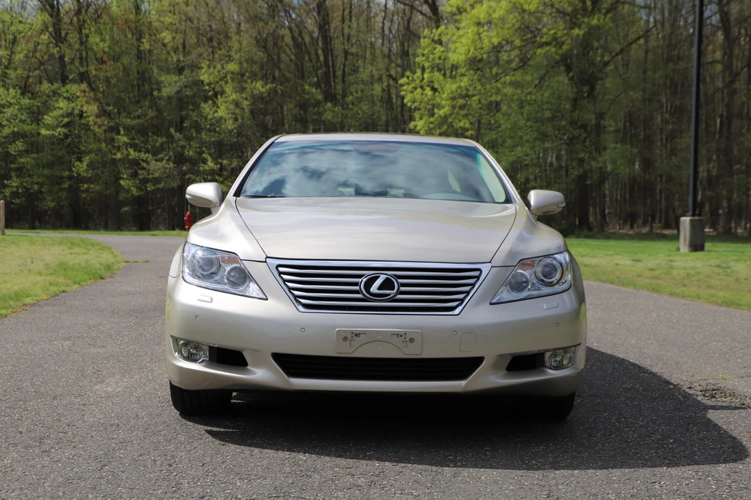 2011 Lexus LS 4th Gen - Image 9 of 31
