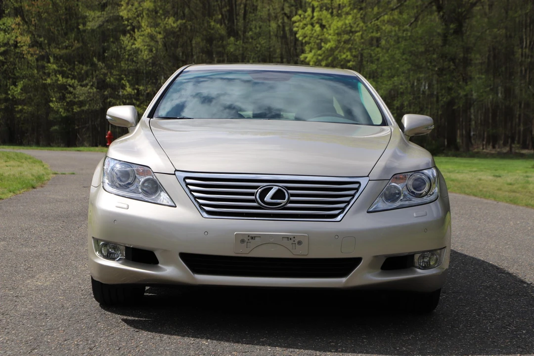 2011 Lexus LS 4th Gen - Image 13 of 31