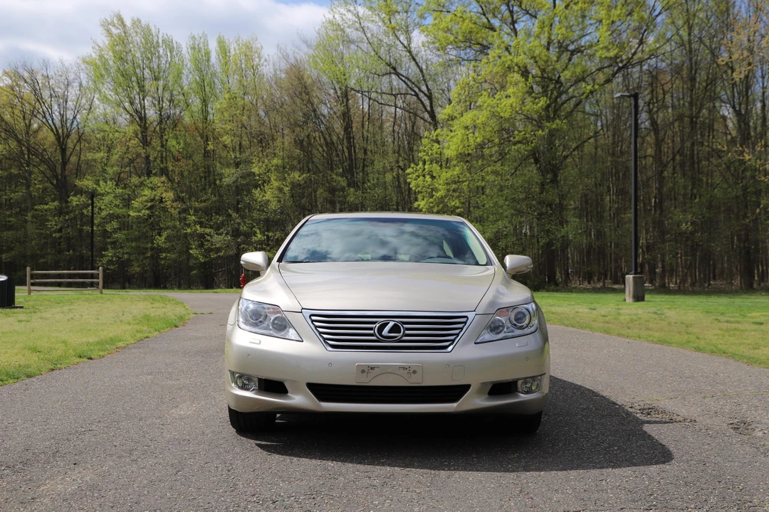 2011 Lexus LS 4th Gen - Image 8 of 31