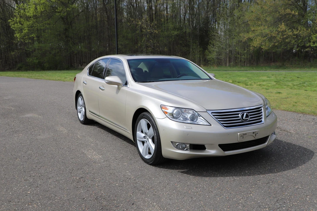 2011 Lexus LS 4th Gen - Image 17 of 31