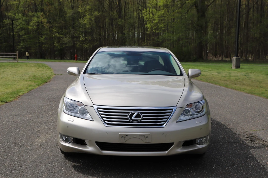 2011 Lexus LS 4th Gen - Image 10 of 31