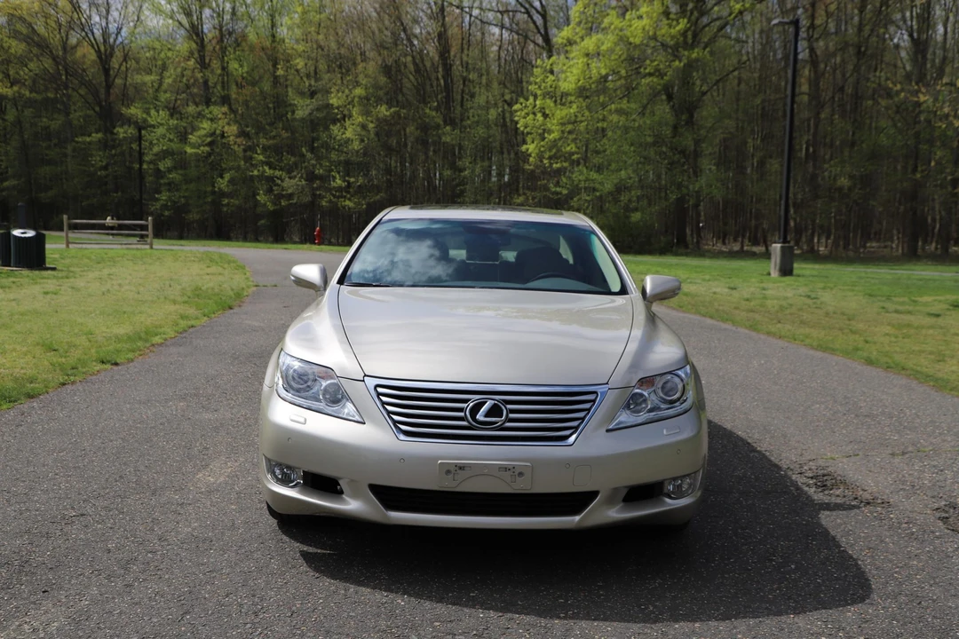 2011 Lexus LS 4th Gen - Image 5 of 31