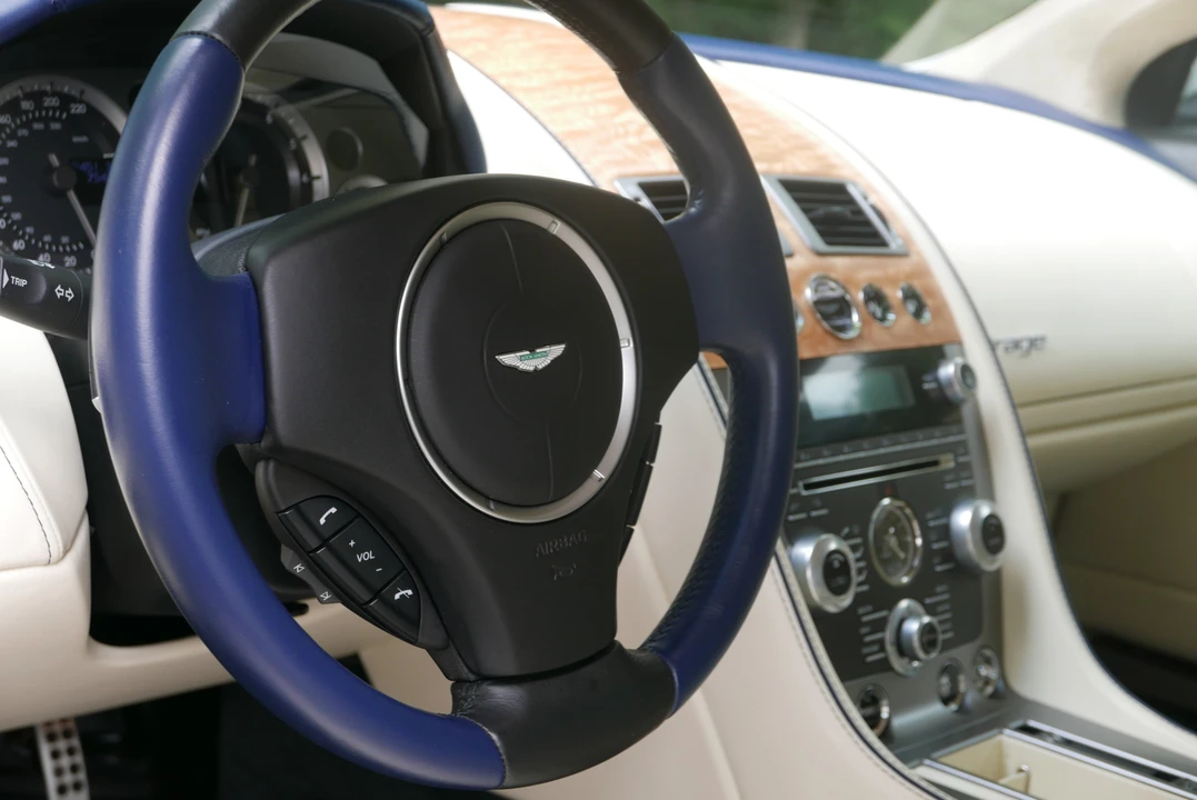 2012 Aston Martin Virage (2011-2012) - Image 30 of 31
