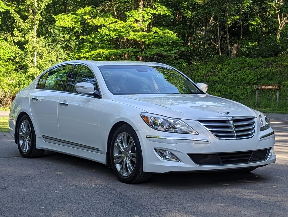 2012 Hyundai Genesis - Image 21 of 31