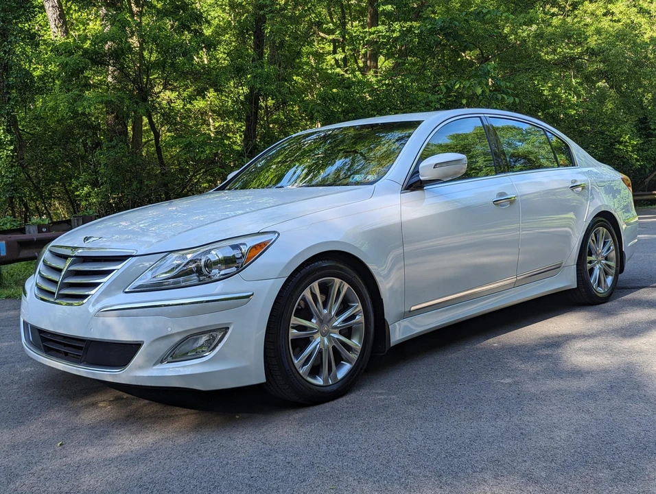 2012 Hyundai Genesis - Image 5 of 31