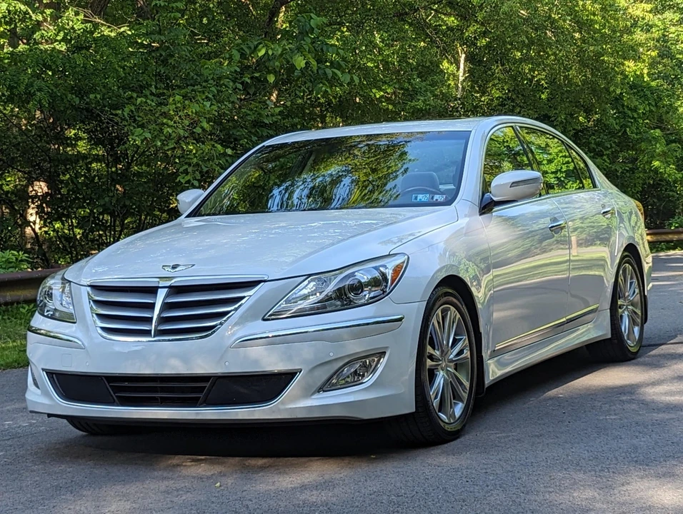 2012 Hyundai Genesis - Image 9 of 31