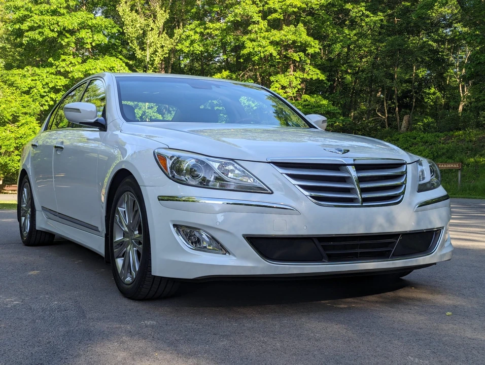 2012 Hyundai Genesis - Image 18 of 31