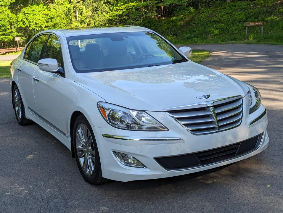 2012 Hyundai Genesis - Image 15 of 31