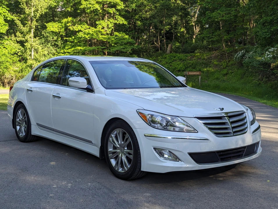 2012 Hyundai Genesis - Image 20 of 31