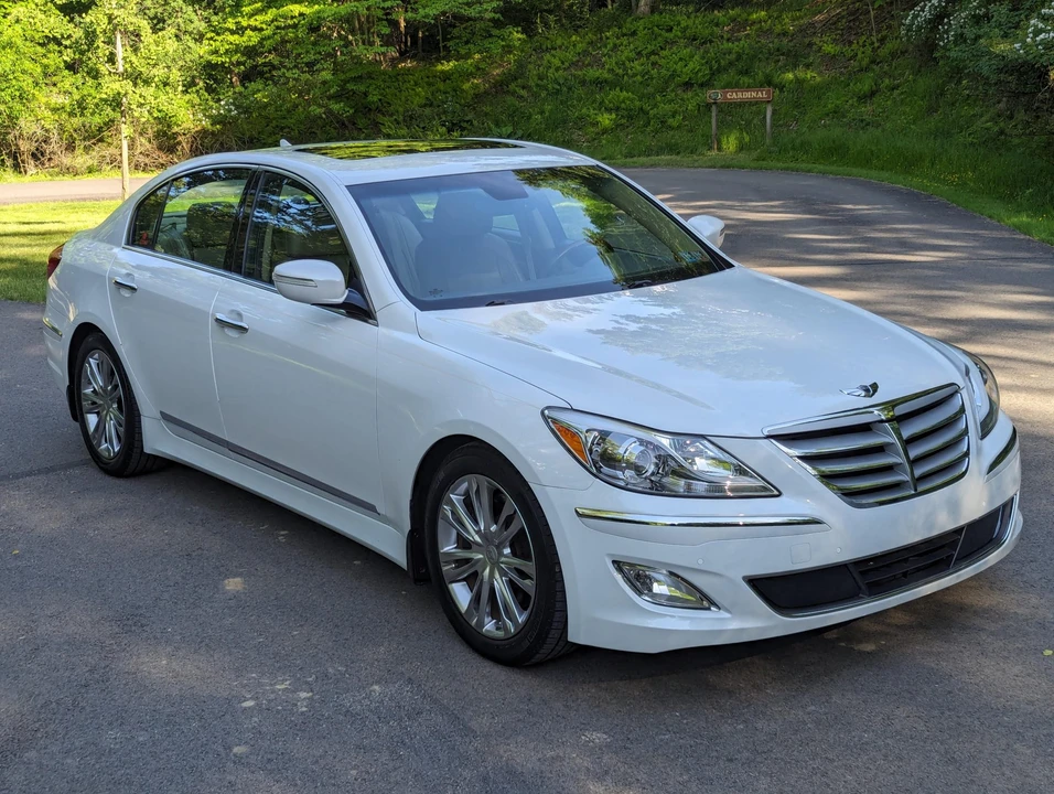 2012 Hyundai Genesis - Image 19 of 31