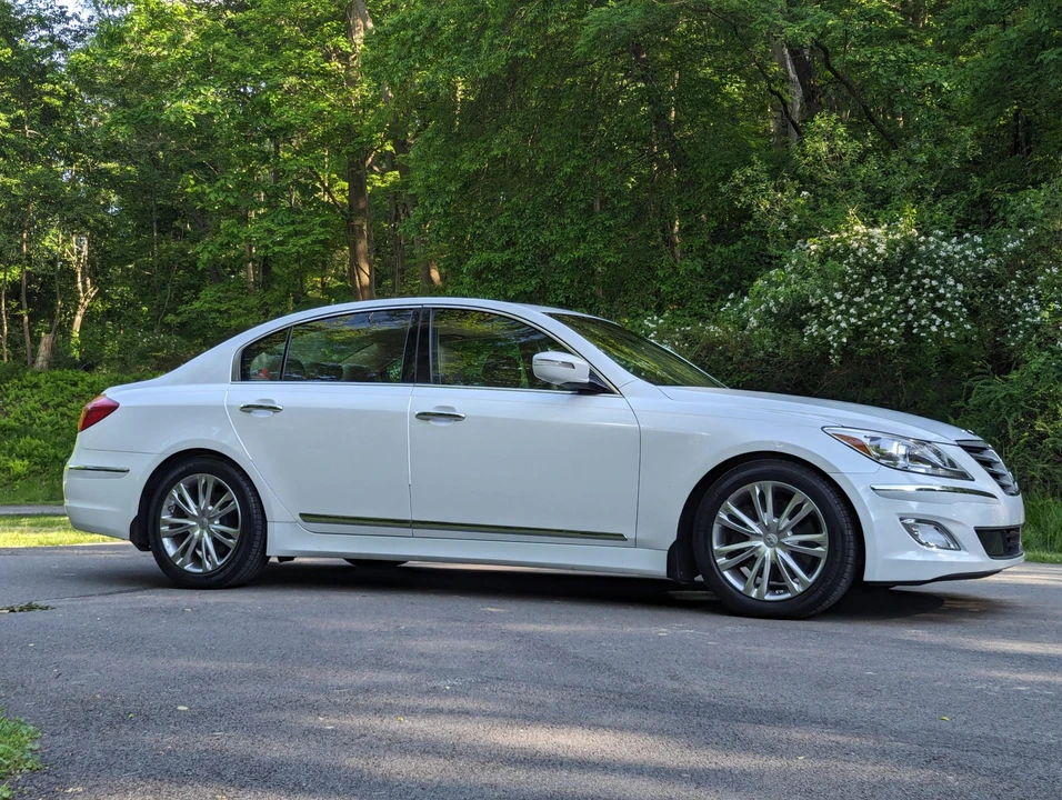 2012 Hyundai Genesis - Image 29 of 31