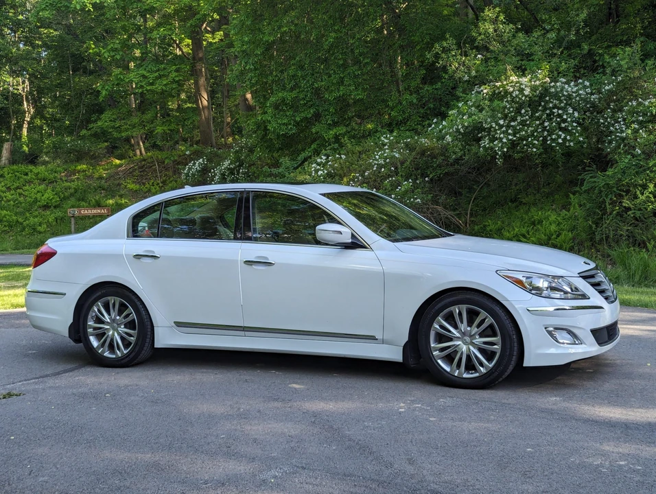2012 Hyundai Genesis - Image 27 of 31