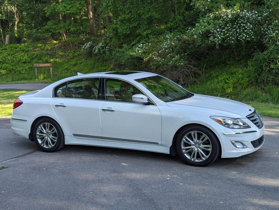 2012 Hyundai Genesis - Image 26 of 31