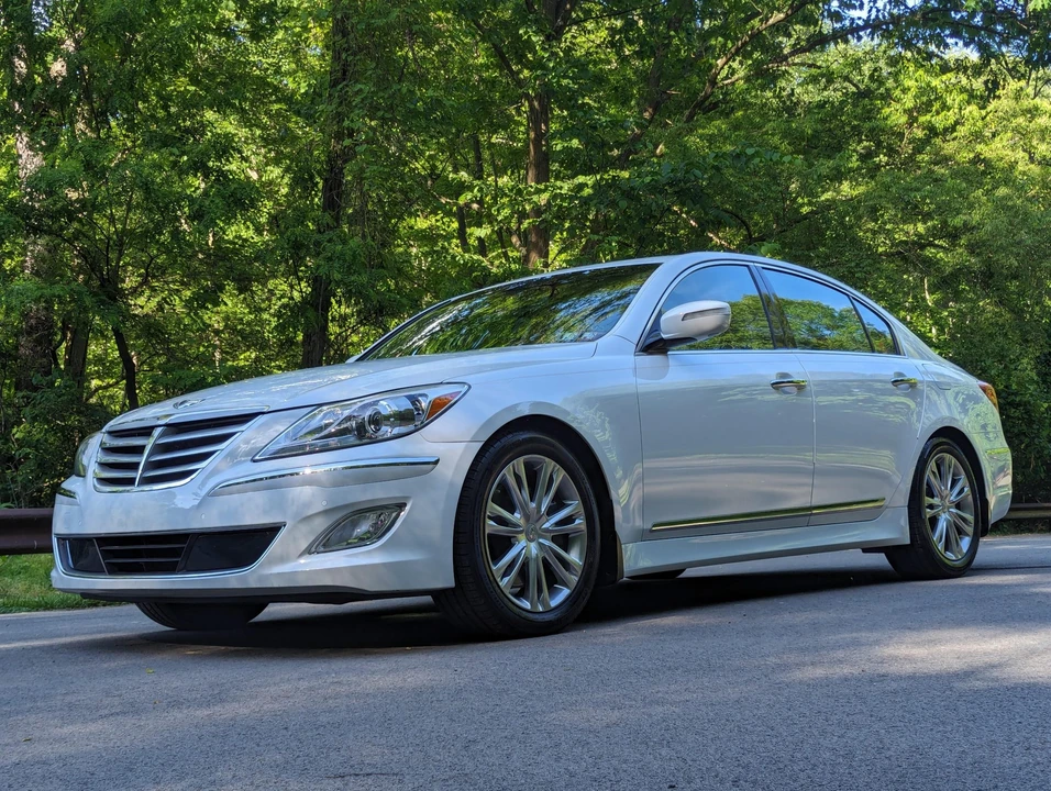 2012 Hyundai Genesis - Image 2 of 31