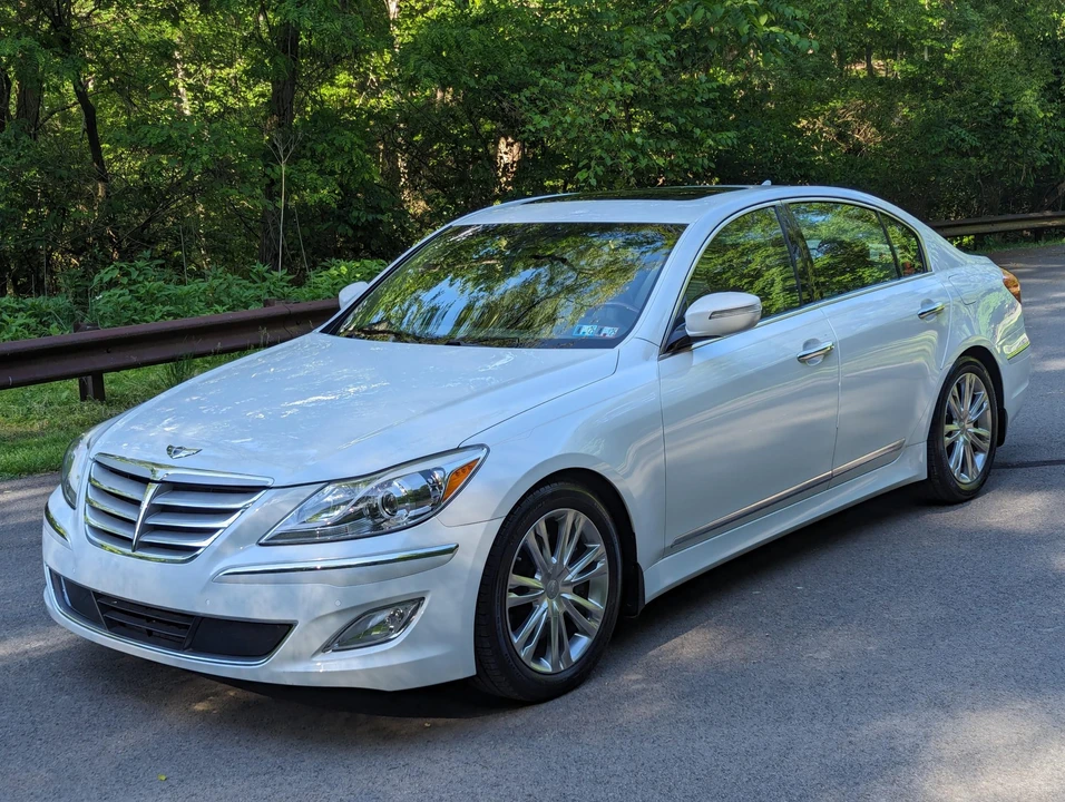 2012 Hyundai Genesis - Image 4 of 31