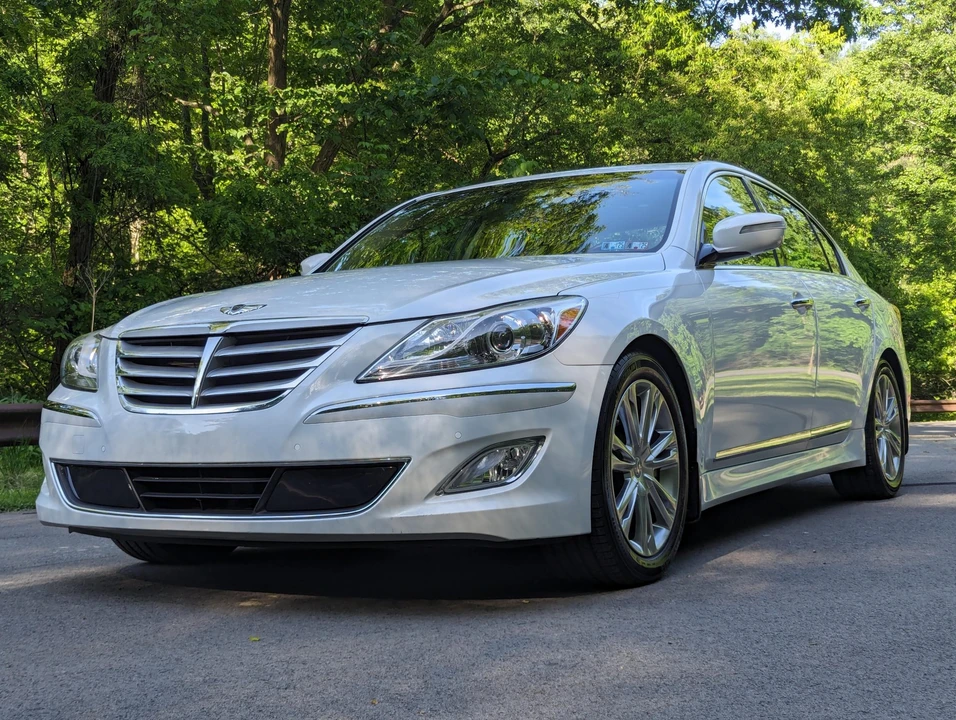 2012 Hyundai Genesis - Image 10 of 31