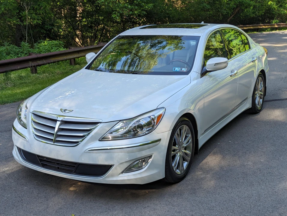 2012 Hyundai Genesis - Image 7 of 31