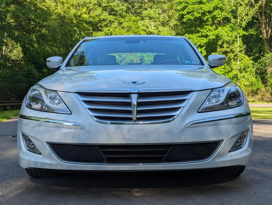 2012 Hyundai Genesis - Image 14 of 31