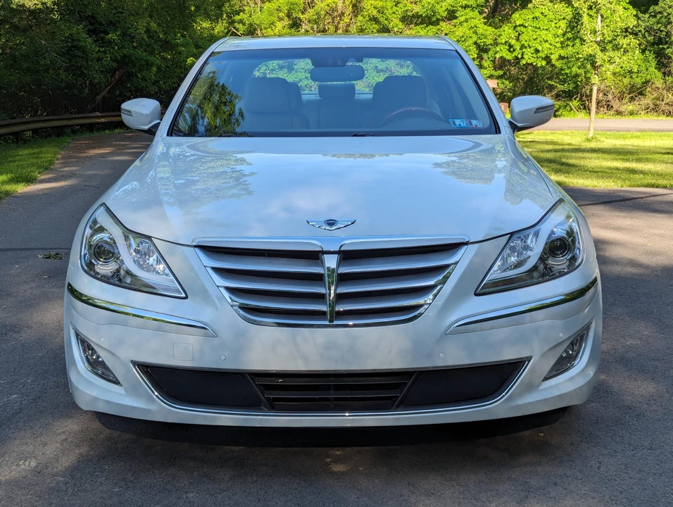 2012 Hyundai Genesis - Image 12 of 31