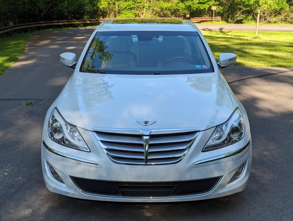 2012 Hyundai Genesis - Image 11 of 31