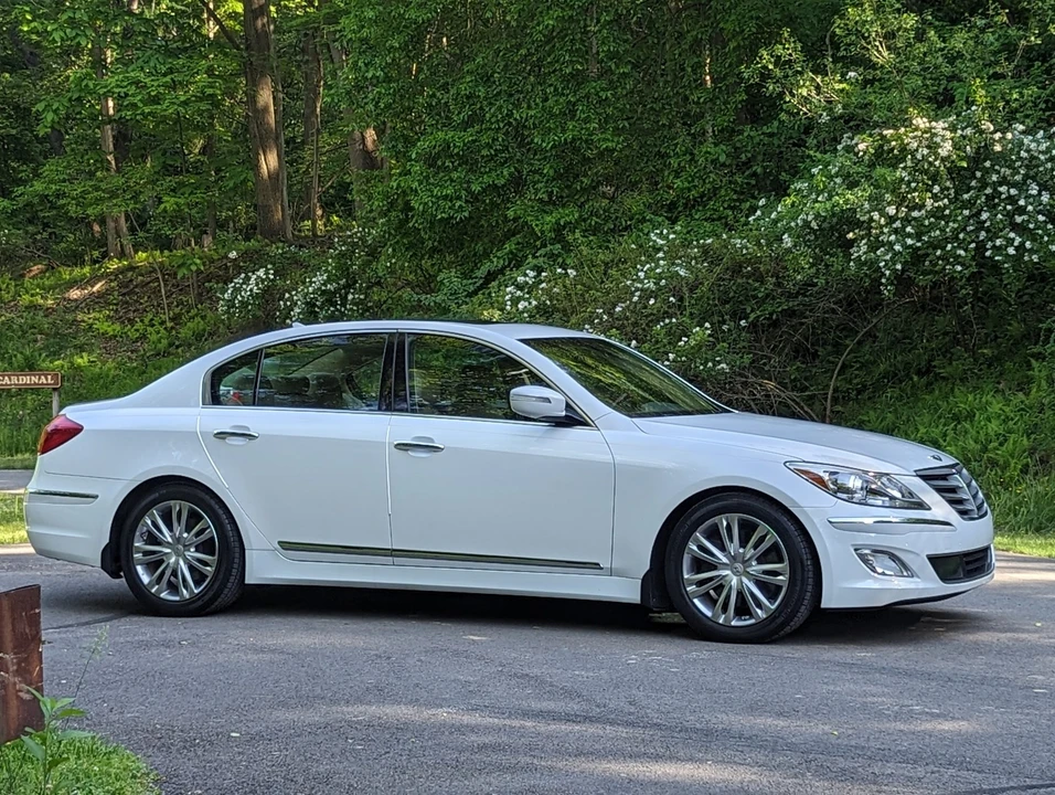 2012 Hyundai Genesis - Image 30 of 31