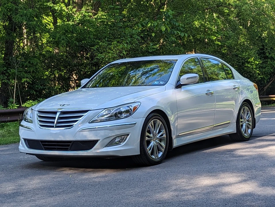 2012 Hyundai Genesis - Image 6 of 31