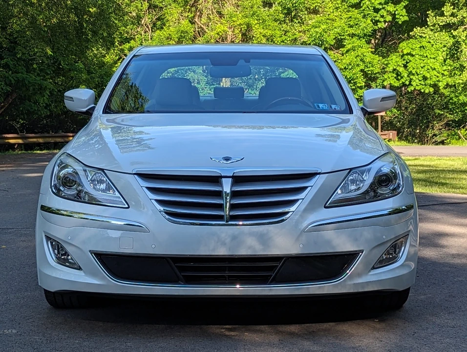 2012 Hyundai Genesis - Image 13 of 31
