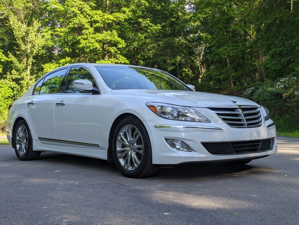 2012 Hyundai Genesis - Image 22 of 31