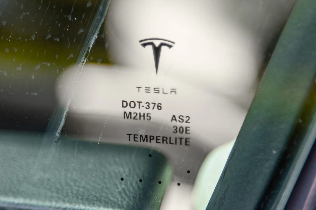 2012 Tesla Model S - Image 22 of 31