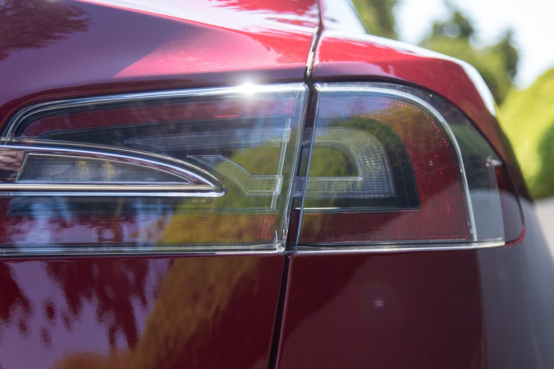 2012 Tesla Model S - Image 17 of 31