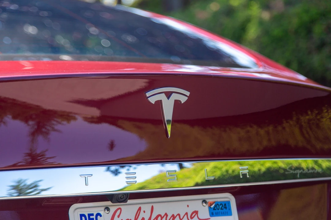2012 Tesla Model S - Image 19 of 31