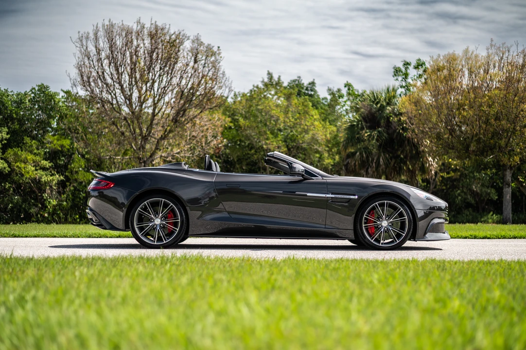 2014 Aston Martin Vanquish 2nd Gen - Image 25 of 31