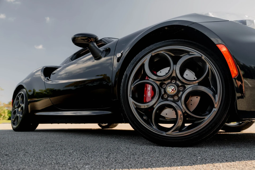 2015 Alfa Romeo 4C Coupe - Image 28 of 31