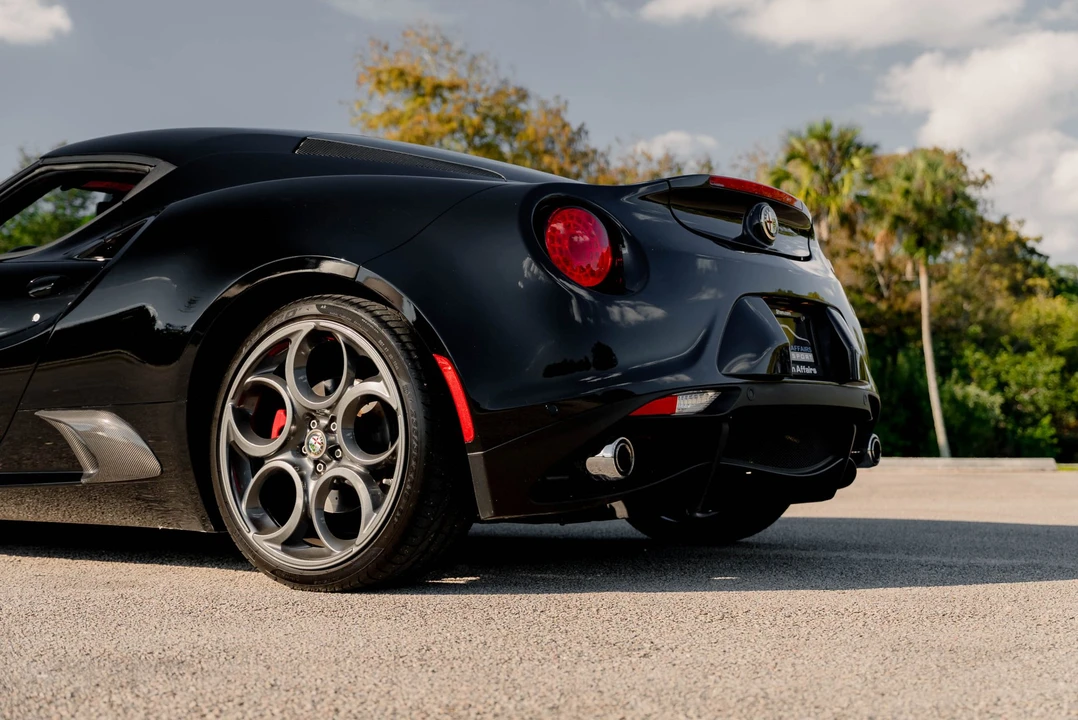 2015 Alfa Romeo 4C Coupe - Image 15 of 31