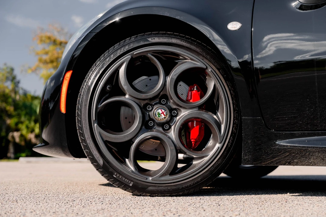 2015 Alfa Romeo 4C Coupe - Image 29 of 31