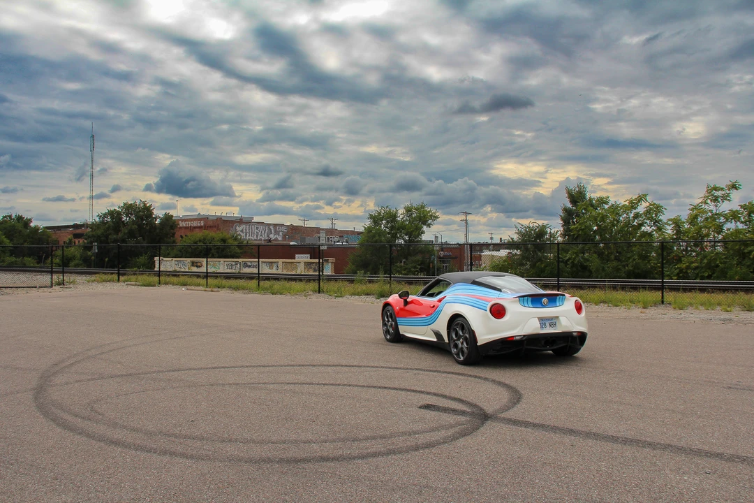 2015 Alfa Romeo 4C Coupe - Image 28 of 31