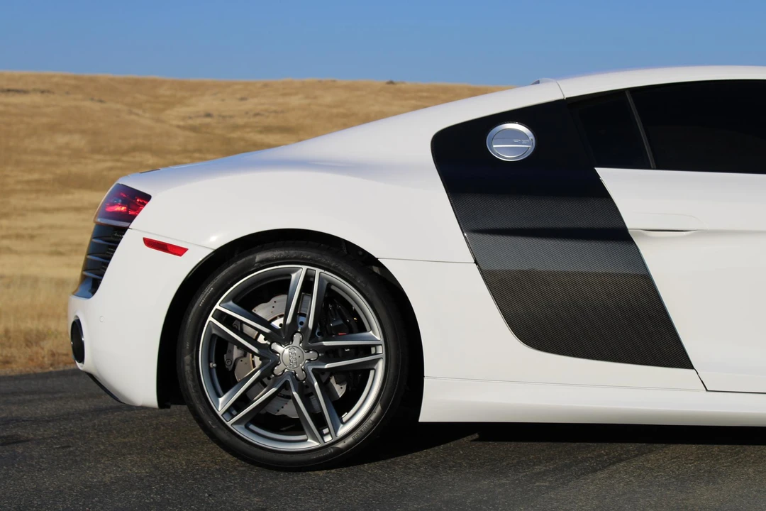 2015 Audi 42 R8 - Image 30 of 31