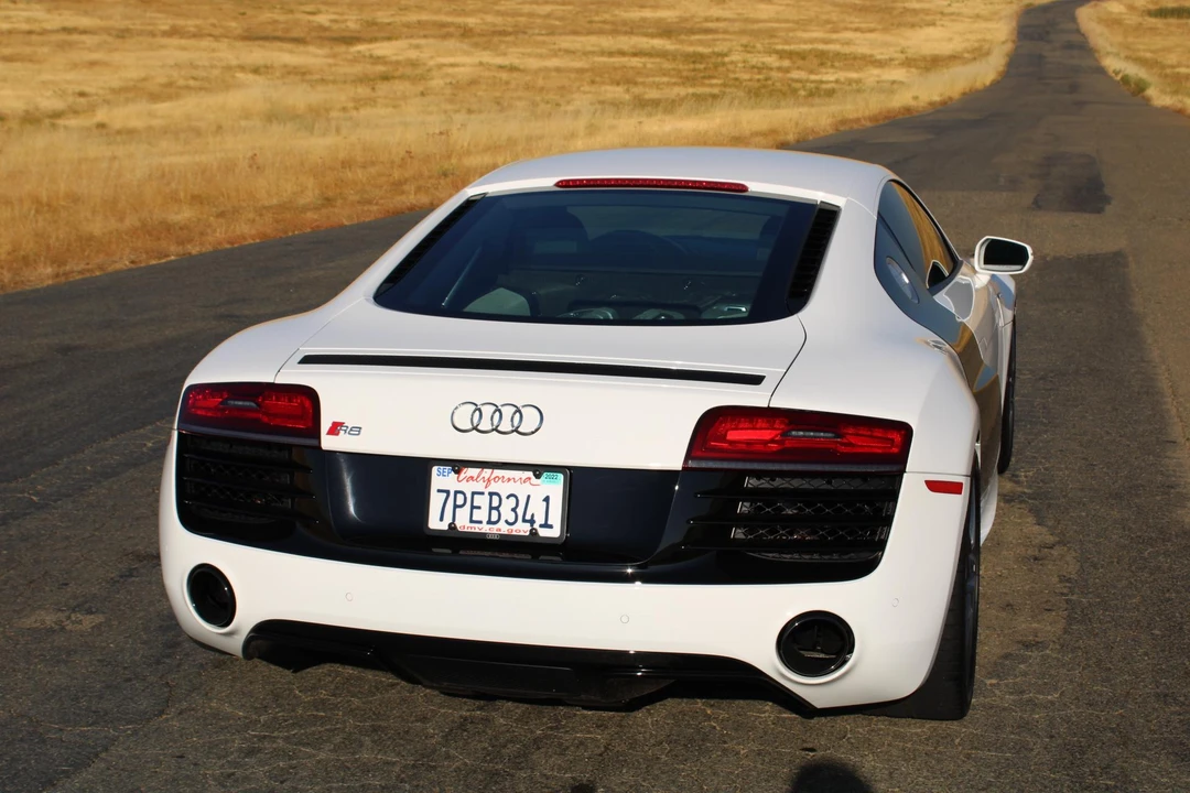2015 Audi 42 R8 - Image 9 of 31