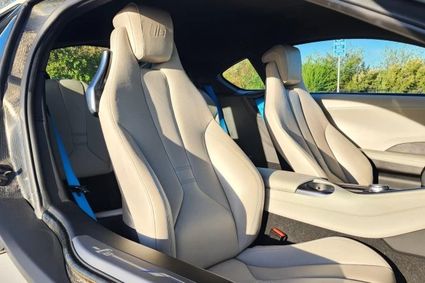 2015 BMW i8 - Image 4 of 6