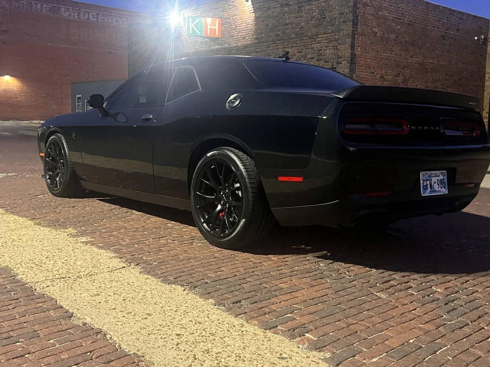 2015 Dodge Challenger SRT Hellcat 3rd Gen - Image 16 of 31