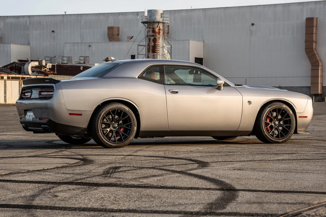 2015 Dodge Challenger SRT Hellcat 3rd Gen - Image 16 of 31