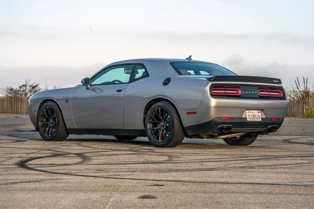 2015 Dodge Challenger SRT Hellcat 3rd Gen - Image 8 of 31