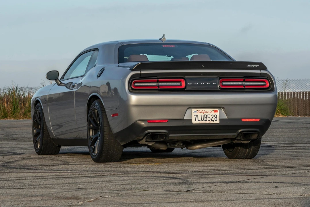 2015 Dodge Challenger SRT Hellcat 3rd Gen - Image 9 of 31