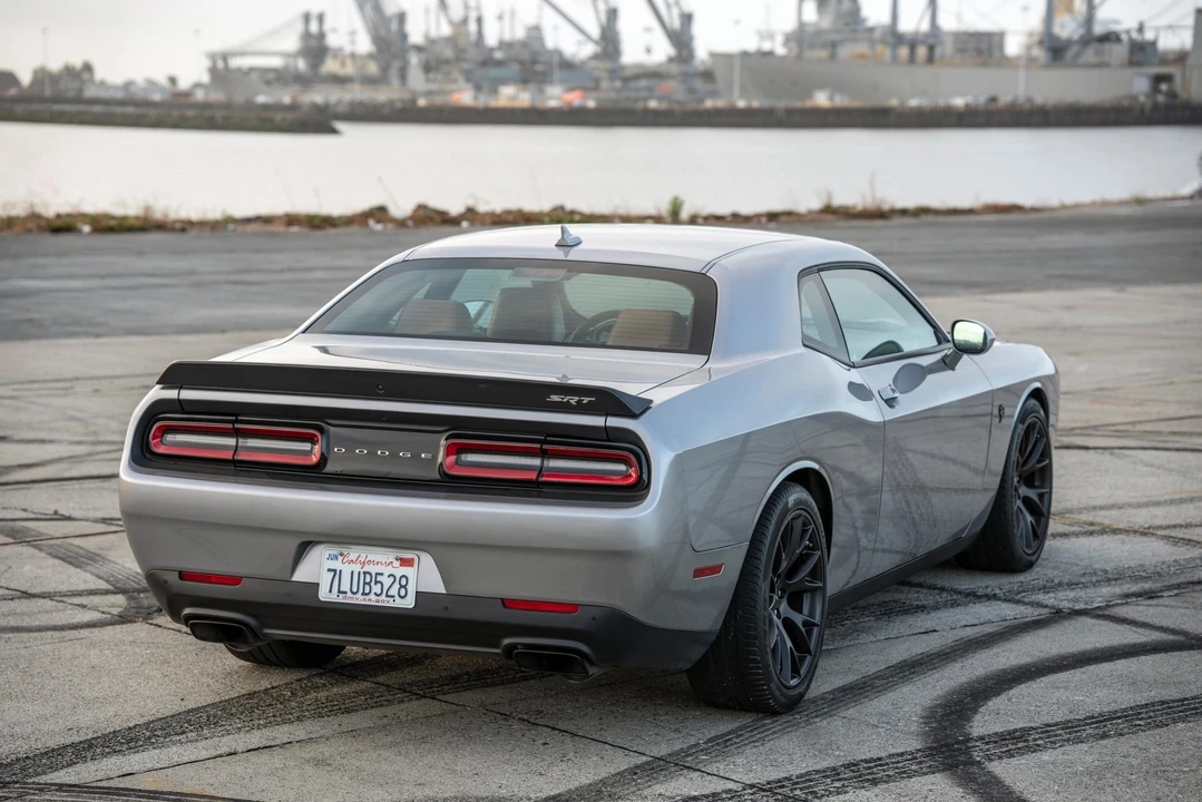 2015 Dodge Challenger SRT Hellcat 3rd Gen - Image 13 of 31