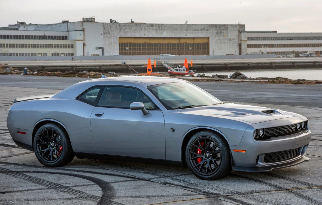 2015 Dodge Challenger SRT Hellcat 3rd Gen - Image 19 of 31