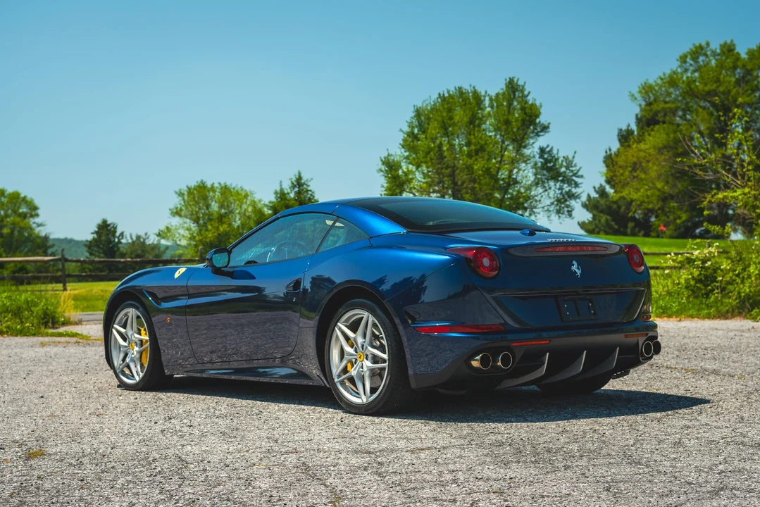 2015 Ferrari California T - Image 10 of 31