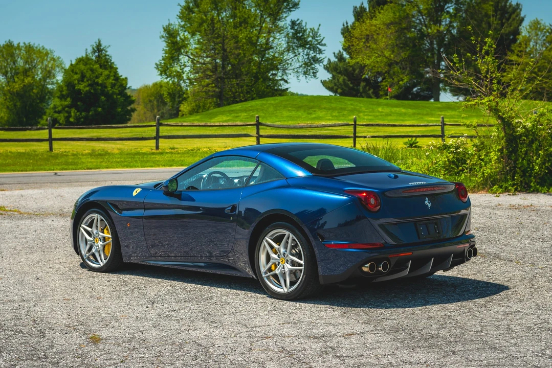 2015 Ferrari California T - Image 8 of 31